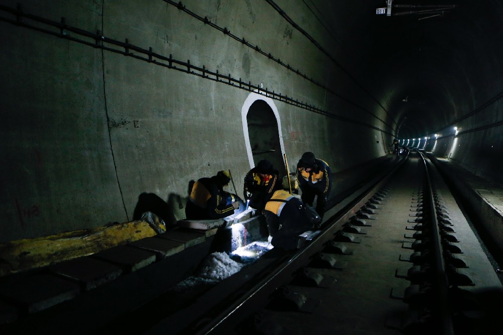 道里铁路运营隧道病害现状